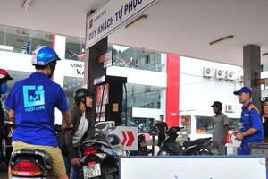 Giá xăng dầu trong nước đã được điều chỉnh tăng khá mạnh theo giá dầu thế giới. Ảnh: Đức Thanh