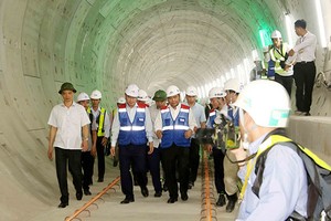 Thị sát tuyết Metro số 1 của TP.HCM: Thủ tướng chỉ đạo phải vận hành vào năm 2021