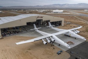 Chiếc máy bay thân đôi được Stratolaunch Systems phát triển trong nhiều năm để đưa các vệ tinh vào quỹ đạo tầm thấp của Trái Đất, thay thế cho tên lửa. Ảnh: Stratolaunch Systems Corp.