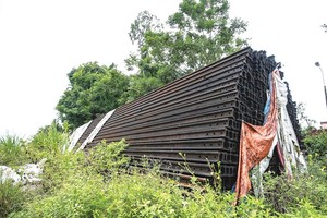 Nhiều vật tư, thiết bị tại Dự án Xây dựng tuyến đường sắt Yên Viên - Phả Lại - Hạ Long - Cái Lân đã “đắp chiếu” nhiều năm.
