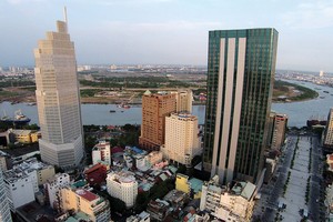 Các tòa nhà văn phòng hạng A ở trung tâm là đích ngắm của các nhà đầu tư lớn. Ảnh: Lê Toàn