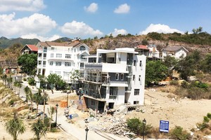 Từ cuối năm 2018 đến nay, bất động sản tại Khánh Hòa, đặc biệt là TP. Nha Trang đã giảm nhiệt đáng kể. Hiện giá căn hộ chung cư được chào bán ở mức 18-25 triệu đồng/m2, đất nền dự án khoảng 50 triệu đồng/m2.