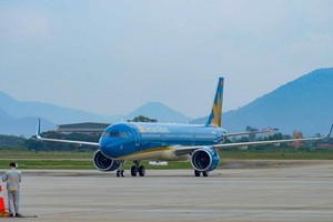 Mức lương của phi công Vietnam Airlines vẫn thấp hơn so với một số doanh nghiệp tư nhân cùng ngành, khiến hãng phải đối mặt với tình trạng chảy máu chất xám.