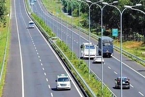 Lãi suất các khoản vay thương mại trung và dài hạn là rào cản khó vượt khi doanh nghiệp nội muốn đầu tư cao tốc.