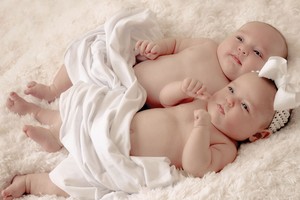 Sinh cùng “năm  tháng ngày giờ” vận, mệnh cuộc đời có giống?