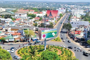 Đắk Lắk nằm ở trung tâm vùng Tây Nguyên có nhiều lợi thế về vị trí để phát triển kinh tế