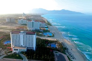 Với bãi biển dài và đẹp, cùng với nhiều khu nghỉ dưỡng đẳng cấp được xây dựng, Bắc bán đảo Cam Ranh được kỳ vọng sẻ trở thành thủ phủ du lịch mới của miền Trung