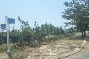 Khu đất Đô Đốc Lộc, nơi bà Nguyễn Thị Bích Thuận - Tổng giám đốc Công ty Cổ phần đầu tư và phát triển Quảng Đà vẽ dự án để lừa đảo, chiếm đoạt tài sản.