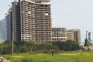 Nhiều dự án vướng thủ tục pháp lý để cấp sổ đỏ dẫn tới việc chủ đầu tư đối mặt với kiện tụng