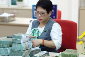 Việc siết vốn ngắn hạn cho vay trung, dài hạn đang dần tác động lên lãi suất cho vay bất động sản, nhất là với lãi suất cho vay mua nhà. Ảnh: Đức Thanh