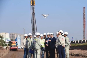 Ông Phạm Văn Khôi đang chỉ đạo thi công Dự án BOT nâng cấp, mở rộng đường cao tốc Pháp Vân – Cầu Giẽ do Phương Thành đầu tư.