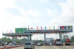 Để đảm bảo tính khả thi tài chính, Nhà nước cam kết hỗ trợ bằng quyền thu phí (thời gian khoảng 4 năm 4 tháng) tuyến cao tốc TP.HCM - Trung Lương. Ảnh: Đức Thanh