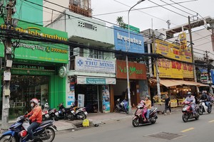 “Share” mặt bằng dùng chung đang là giải pháp hữu hiệu đối với những hộ kinh doanh nhỏ lẻ. Ảnh: Trọng Tín