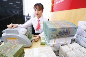Lãi suất tiền gửi VND đang được nhiều ngân hàng điều chỉnh tăng ở một số kỳ hạn. Ảnh: Dũng Minh