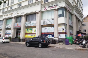 Tầng trệt và tầng lửng được chủ đầu tư bán cho tư nhân để kinh doanh thương mại, dịch vụ