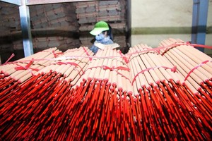 Ấn Độ hiện là thị trường xuất khẩu hương (nhang) chính (không có thị trường thay thế) của ngành hương (nhang) xuất khẩu của Việt Nam. Cả nước hiện có hơn 100 doanh nghiệp sản xuất hương (nhang) ở cả ba miền Bắc, Trung, Nam.