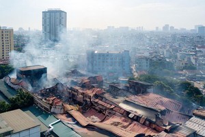 Đã hơn hai tuần kể từ khi xảy ra sự cố hỏa hoạn, chưa nhiều thông tin được công bố từ phía Rạng Đông