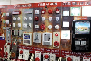 Thiết bị báo cháy hiện rất đa dạng và đang được người tiêu dùng cá nhân lựa chọn. Ảnh: Việt Dũng