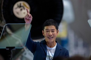 Tỷ phú Nhật Bản Yusuke Maezawa. Ảnh: AFP