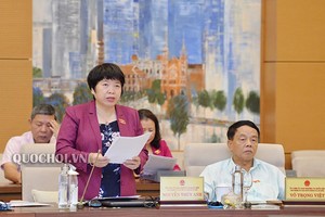 Bà Nguyễn Thúy Anh, Chủ nhiệm Ủy ban Các vấn đề xã hội của Quốc hội giải trình, tiếp thu Bộ luật Lao động.