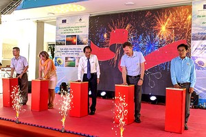 Khánh thành hệ thống điện năng lượng mặt trời lắp mái tại Trường tiểu học Võ Thị Sáu do Liên minh EU tài trợ.