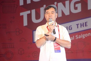 TS Lê Trường Tùng, Chủ tịch Đại học FPT chia sẻ tại Hội nghị Giáo dục của Forbes Việt Nam được tổ chức mới đây tại TP.HCM (Ảnh: HP).