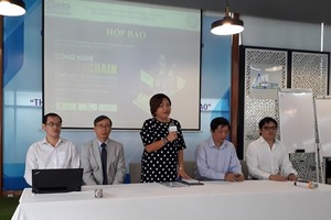 Bà Lê Bích Loan, Quyền Trưởng Ban quản lý Khu Công nghệ cao TP.HCM phát biểu tại buổi họp báo