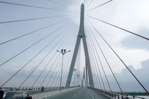 Cùng với chủ trương kết thúc mô hình thí điểm CIPM Cửu Long, PMU Mỹ Thuận sẽ được tái lập. Trong ảnh: Cầu Cần Thơ - dự án do PMU Mỹ Thuận làm chủ đầu tư.