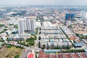 Thị trường bất động sản Bình Dương khá đa dạng về phân khúc, cả chung cư, nhà phố, đất nền. Ảnh: Gia Huy