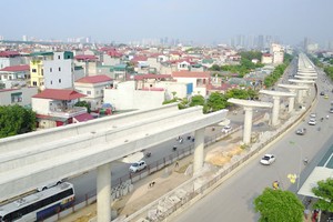 Chủ tịch UBND thành phố Hà Nội Nguyễn Đức Chung yêu cầu chủ đầu tư và các đơn vị liên quan hoàn thành giải phóng mặt bằng Dự án đường sắt đô thị đoạn Nhổn – Ga Hà Nội trong tháng 12/2019.