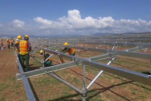 Bộ Công thương đề nghị các tỉnh tạm dừng đề xuất các dự án điện mặt trời theo cơ chế giá FiT