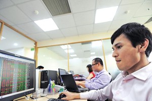 Trong năm 2019, VN-Index đã hai lần vượt ngưỡng 1.000 điểm. Ảnh: Dũng Minh