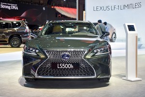 Bộ đôi Lexus LS và ES mới bắt đầu giao xe tại Việt Nam
