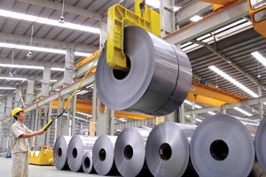 Trong quý vừa qua, doanh thu của Hoa Sen giảm mạnh, song lợi nhuận sau thuế vẫn tăng đáng kể. Ảnh: Đ.T