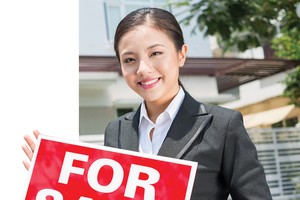 Nỗi niềm anh chồng có vợ đi làm môi giới địa ốc