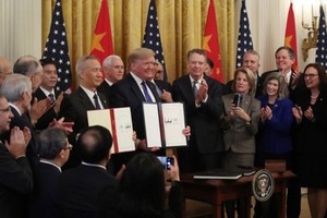 Lễ ký thỏa thuận thương mại Mỹ - Trung giai đoạn 1 tại Nhà Trắng hôm 15/1. Ảnh: AFP