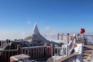 Băng phủ trắng Fansipan đúng ngày khai hội lễ hội khèn hoa 2020