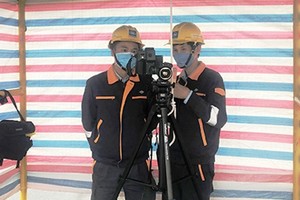 Công ty Formosa Hà Tĩnh đã lắp đặt các máy hồng ngoại đo thân nhiệt cán bộ, nhân viên.