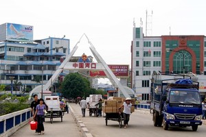 Bộ trưởng Trần Tuấn Anh khẳng định, sẽ có giải pháp vừa đảm bảo ngăn chặn dịch lây lan vừa duy trì hoạt động giao thương thông suốt.