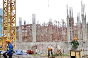 Hà Nội yêu cầu các đơn vị tổ chức khám sức khỏe cho cán bộ, công nhân làm việc tại công trường xây dựng (ảnh minh họa)