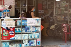 Bán khẩu trang bình ổn giá, chợ thuốc lớn nhất TPHCM “thất thủ”