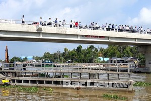 Cống âu thuyền Ninh Quới nằm trên kênh Quản Lộ - Phụng Hiệp góp phần điều tiết mặn - ngọt cho 3 tỉnh Bạc Liêu, Sóc Trăng và Hậu Giang. Ảnh: Báo Bạc Liêu