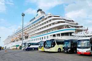 Đảm bảo an toàn khi tàu du lịch quốc tế Crystal Symphony cập cảng TP.HCM