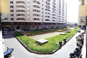 Chung cư Khang Gia Tân Hương đã bị chủ đầu tư thay đổi kết cấu tại tầng 1, tầng lửng và tầng 2, tháo gỡ hệ thống phòng cháy, chữa cháy để ngăn thành các căn hộ.