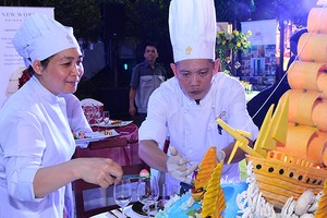 Đầu bếp khách sạn Rex trong cuộc thi ẩm thực.