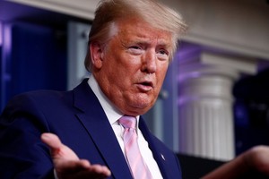 Tổng thống Trump phát biểu trong cuộc họp báo thường kỳ ở Nhà Trắng tại Washington, hôm 2/4. Ảnh: Reuters.
