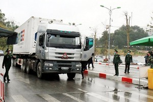 Lái xe đến từ một số tỉnh, thành phố của Việt Nam không được giao, nhận hàng hóa nhập khẩu sang Trung Quốc.