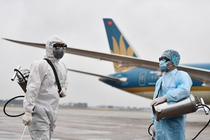 Toàn bộ chuyến bay nội địa của Vietnam Airlines đều được phun khử trùng ngay khi hạ cánh tại Hà Nội, Đà Nẵng, TP.Hồ Chí Minh