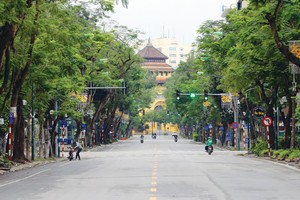 Chính phủ Việt Nam đã có nhiều hành động rất quyết liệt ngay từ giai đoạn đầu của dịch bệnh Covid-19: trường học phải đóng cửa, các sự kiện đồng loạt bị hủy, thực hiện cách ly xã hội... Ảnh: Đức Thanh