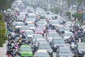 Năm 2017, dân số Hà Nội đã lên đến trên 9,6 triệu người, lớn hơn dân số dự báo đến năm 2030- Ảnh: QP